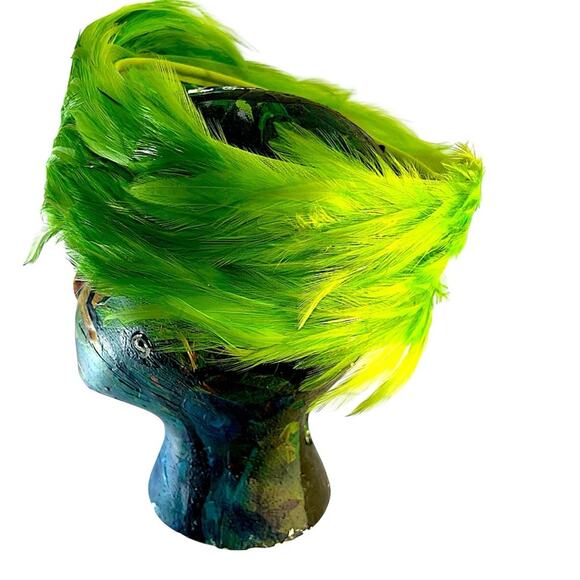 Vintage Lime Green Hat AccessoryVINTAGE LIME GREEN  FEATHERED HAT - Picture 6 of 13